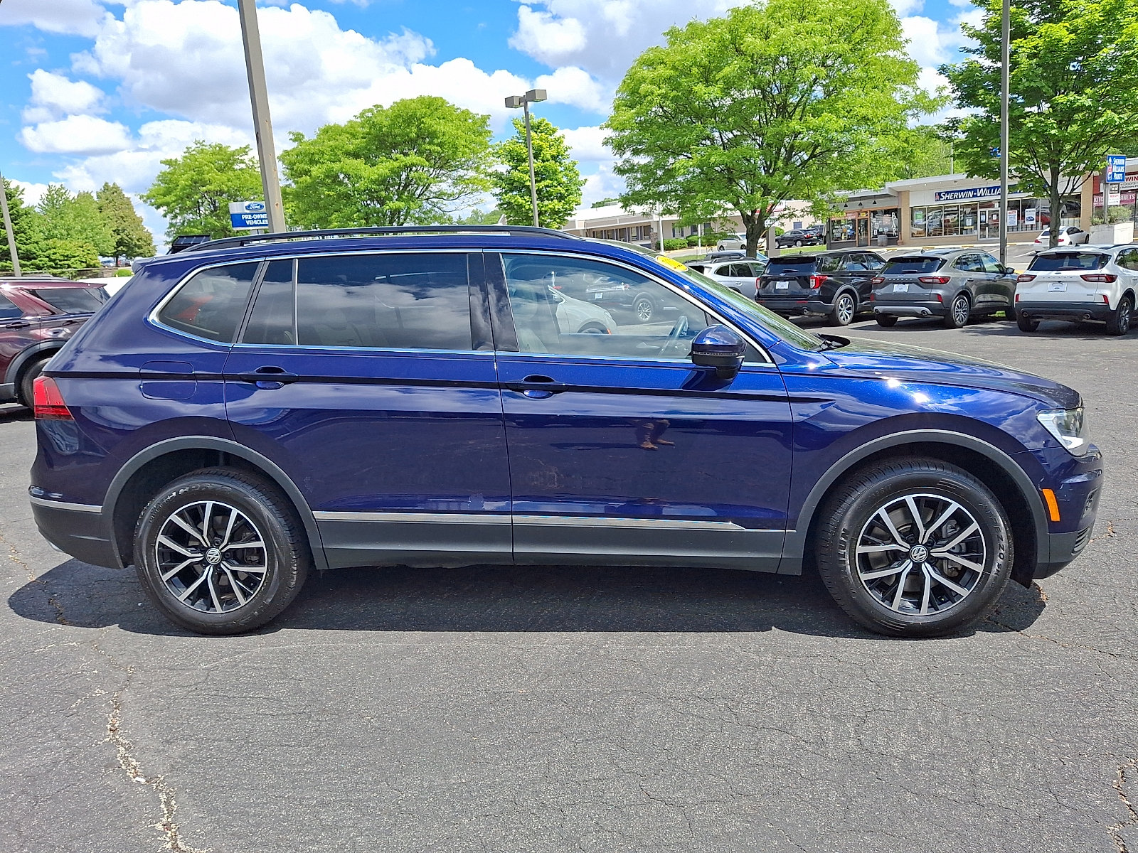Used 2021 Volkswagen Tiguan SE w/ Panoramic Sunroof Package AWD/4WD image 7