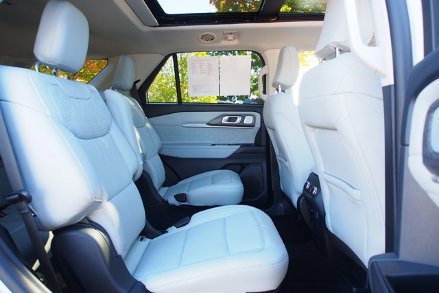 Certified 2025 Ford Explorer Platinum w/ Ultimate Package AWD/4WD image 14