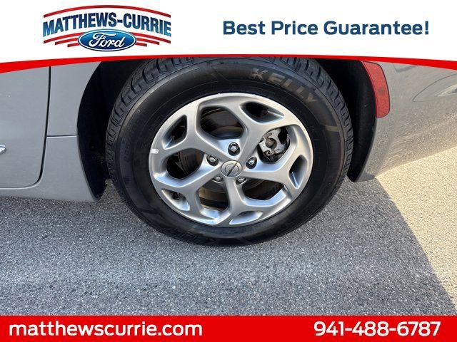 Used 2023 Chrysler Pacifica Limited image 16