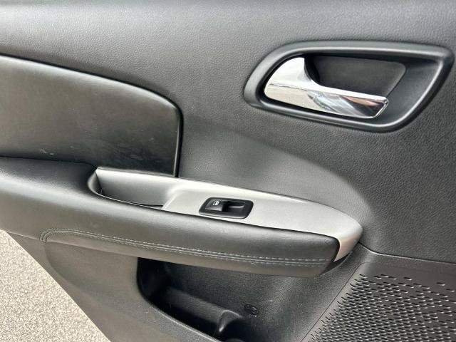 Used 2018 Dodge Journey SE w/ Connectivity Group FWD image 17