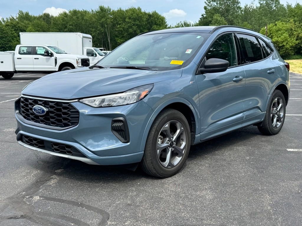 Certified 2023 Ford Escape ST-Line w/ Tech Pack #1 AWD/4WD image 3
