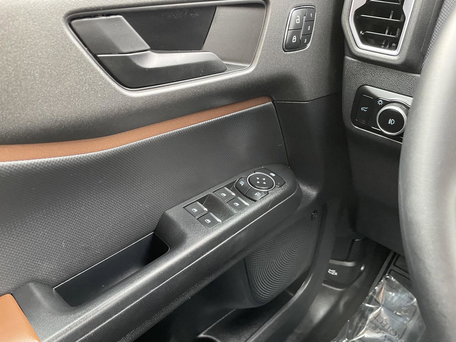Certified 2025 Ford Bronco Sport Outer Banks w/ Outer Banks Tech Package+ AWD/4WD image 30