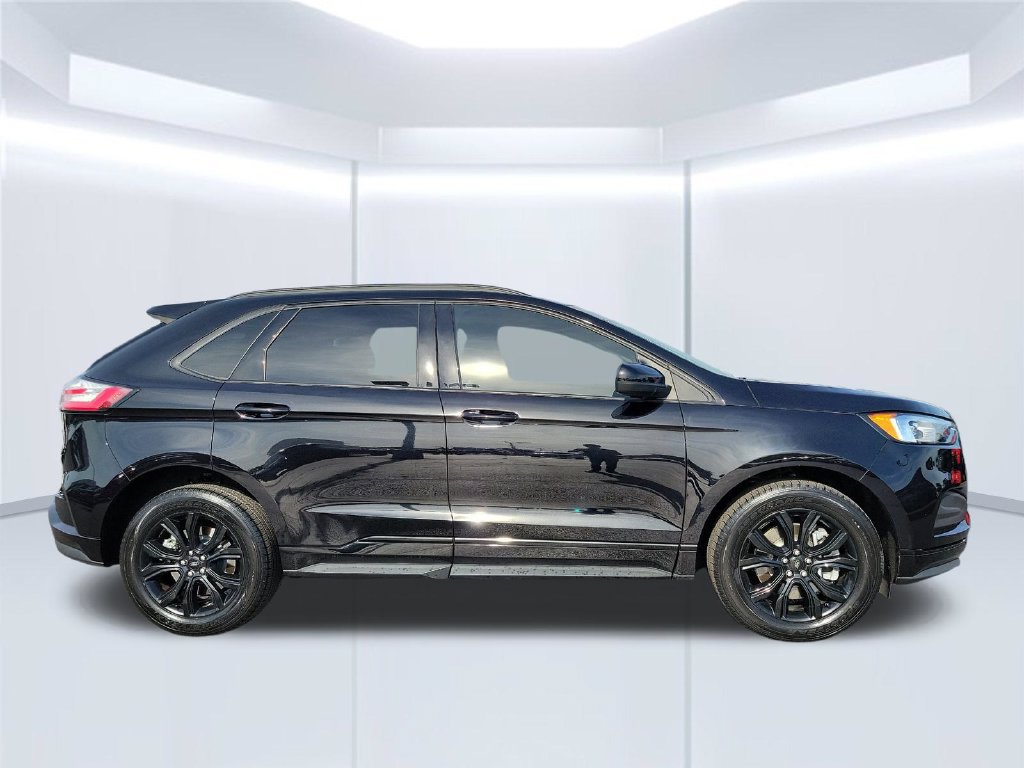 Certified 2022 Ford Edge SE w/ Black Appearance Package AWD/4WD image 4
