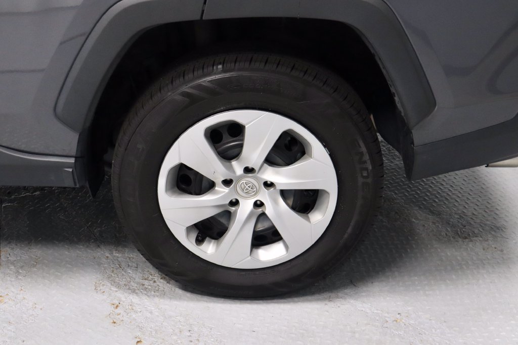 Used 2022 Toyota RAV4 LE AWD/4WD image 18