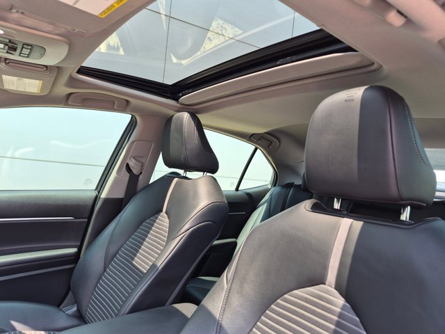Used 2021 Toyota Camry SE w/ Convenience Package FWD image 17