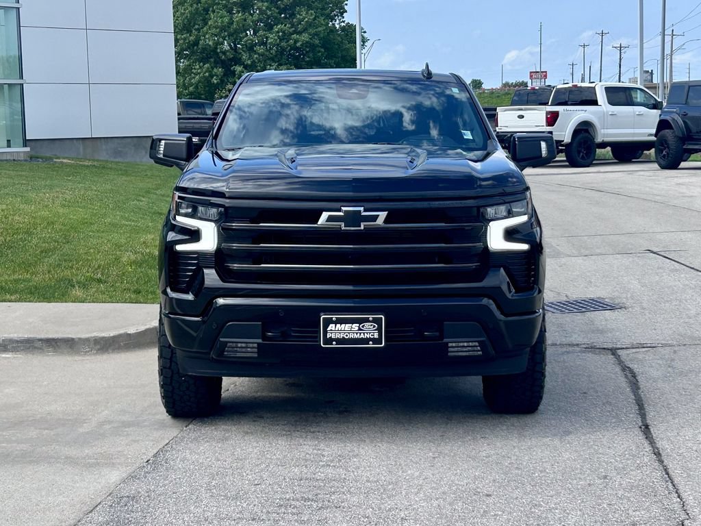 Used 2025 Chevrolet Silverado 1500 High Country w/ Midnight Edition AWD/4WD image 8