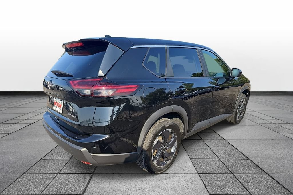 Used 2024 Nissan Rogue SV AWD/4WD image 5