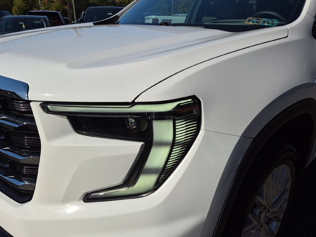Used 2026 GMC Acadia Elevation w/ Elevation Premium Package FWD image 3