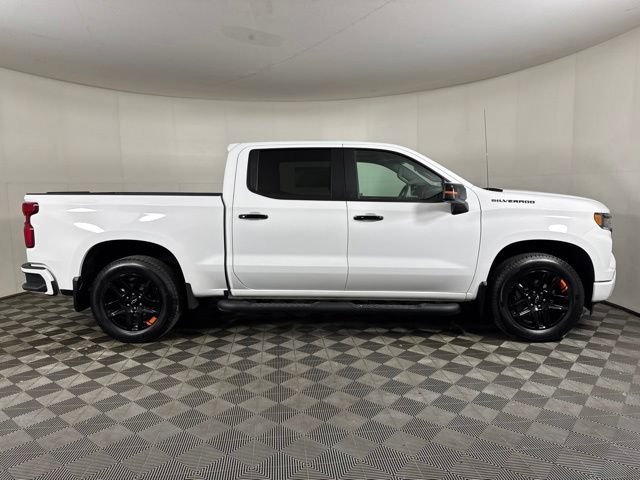 Used 2025 Chevrolet Silverado 1500 RST w/ Redline Edition AWD/4WD image 2