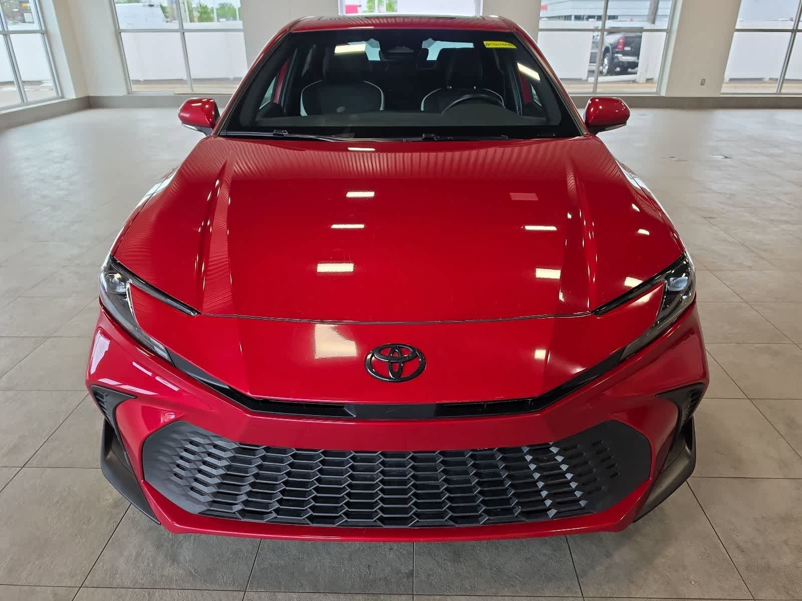 Used 2025 Toyota Camry XSE AWD/4WD image 3