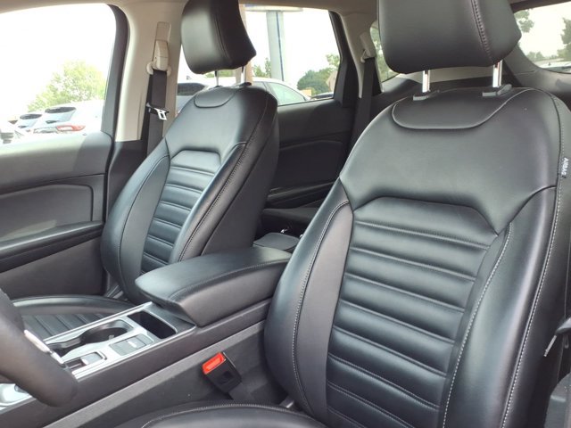 Certified 2024 Ford Edge SEL w/ Convenience Package AWD/4WD image 3