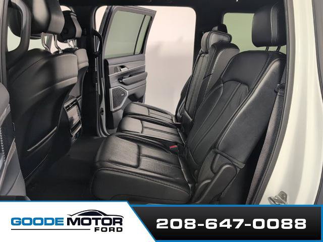 Used 2024 Jeep Wagoneer L Series II AWD/4WD image 19