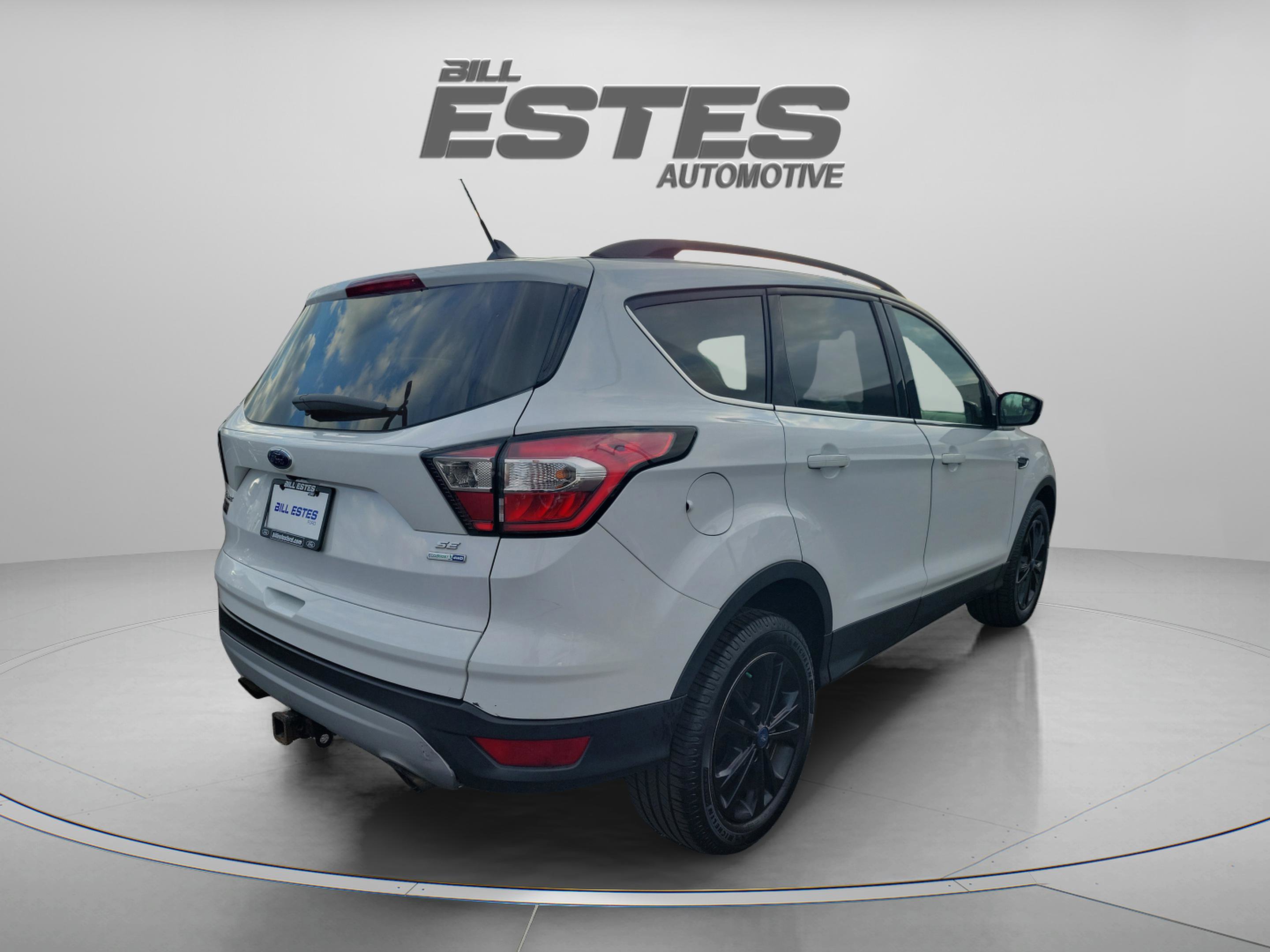 Certified 2018 Ford Escape SE w/ SE Sync 3 Package AWD/4WD image 4