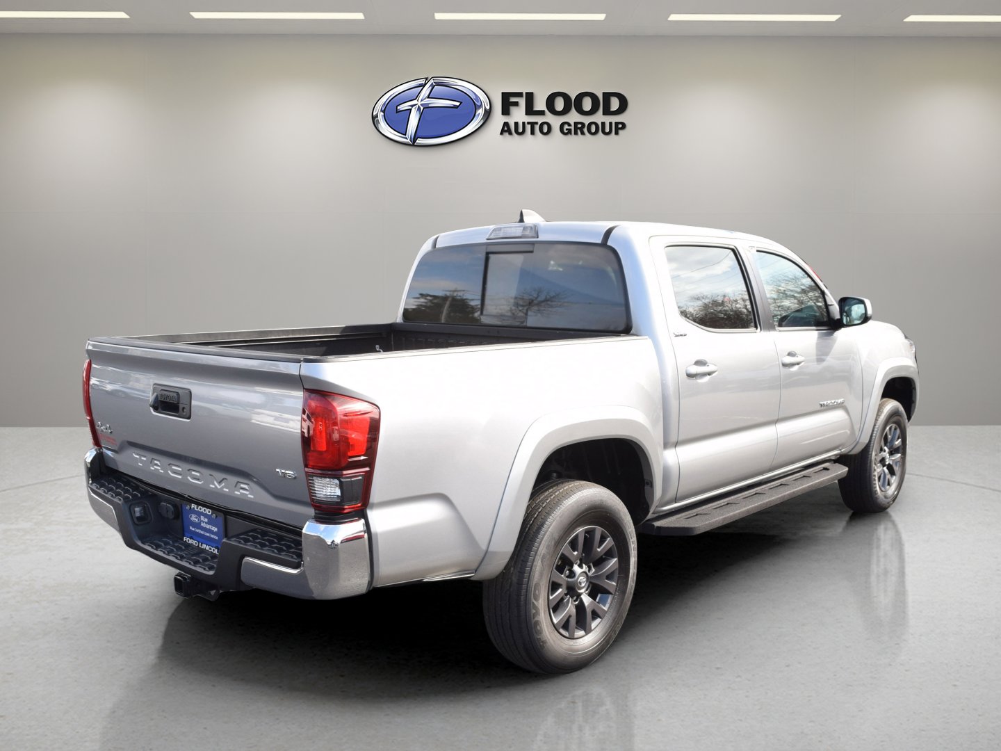 Used 2023 Toyota Tacoma SR5 AWD/4WD image 4