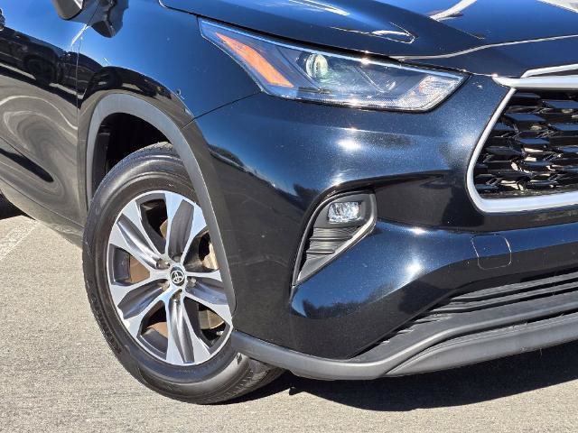 Used 2024 Toyota Highlander XLE AWD/4WD image 10