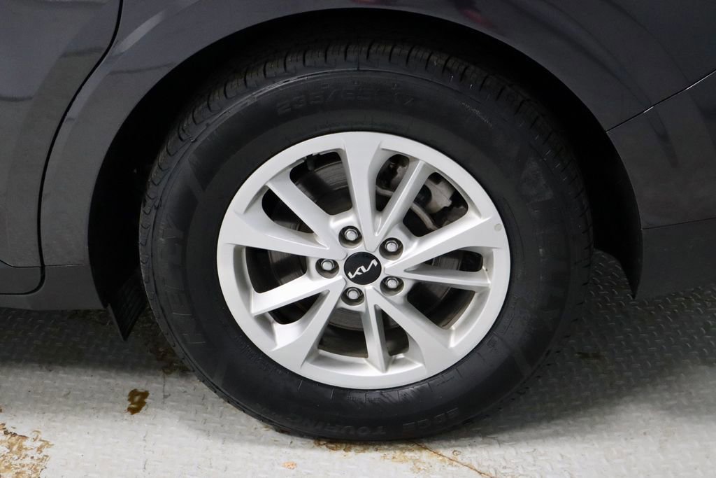 Used 2024 Kia Carnival LX image 19