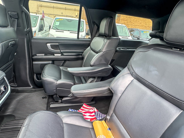 Certified 2025 Ford Expedition Platinum w/ Stealth Appearance Package image 14