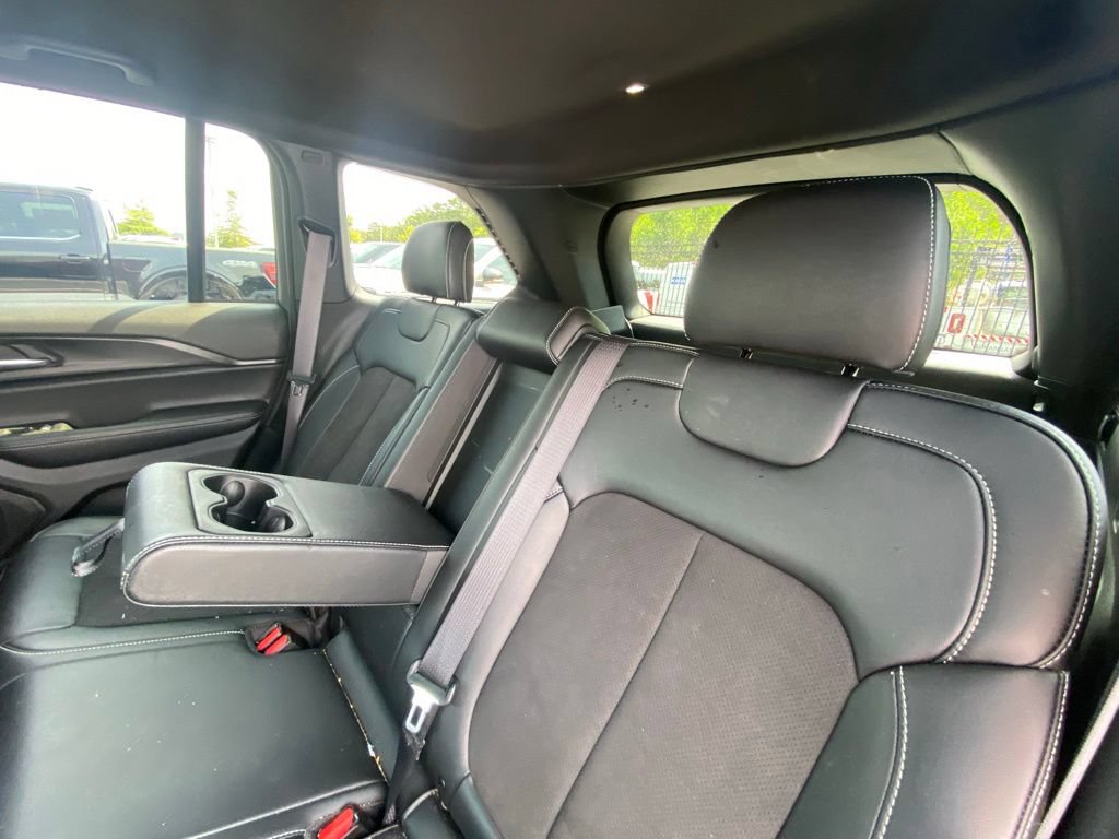 Used 2025 Jeep Grand Cherokee Altitude AWD/4WD image 23