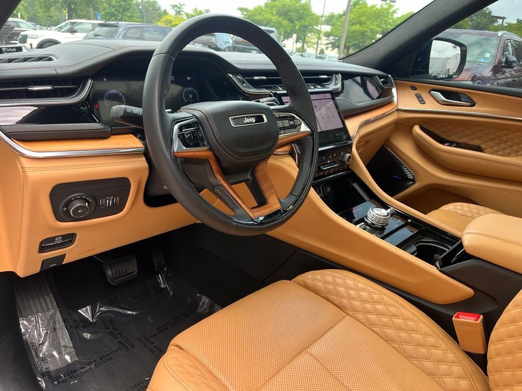 Used 2023 Jeep Grand Cherokee L Summit AWD/4WD image 27