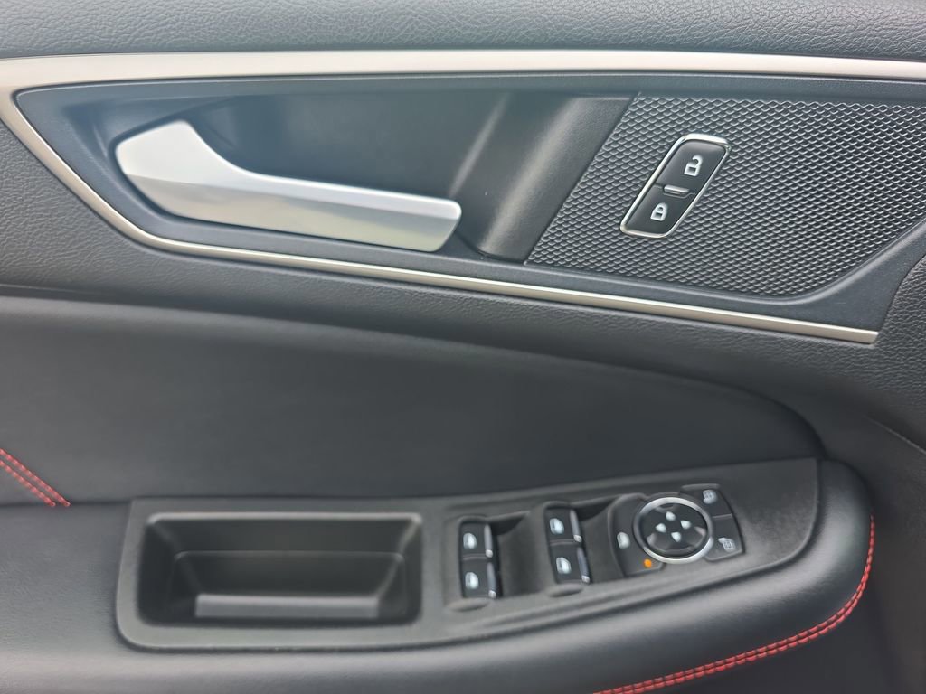 Certified 2021 Ford Edge ST-Line AWD/4WD image 17
