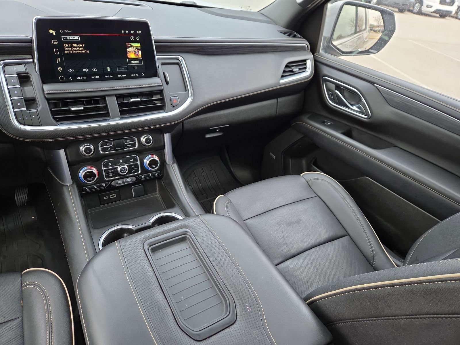 Used 2023 GMC Yukon XL SLT w/ SLT Premium Package image 13