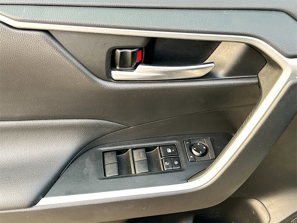 Used 2021 Toyota RAV4 XLE w/ Convenience Package image 21