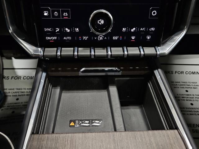 Used 2025 GMC Acadia Denali AWD/4WD image 15