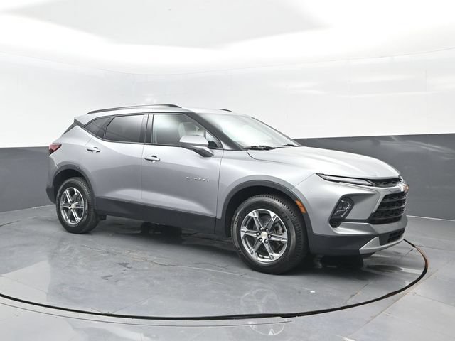 Used 2023 Chevrolet Blazer LT AWD/4WD image 2