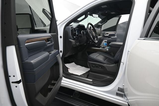 Used 2025 Chevrolet Silverado 3500 High Country w/ High Country Premium Package AWD/4WD image 18