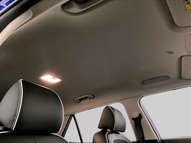 Used 2022 Hyundai Venue Limited FWD image 21