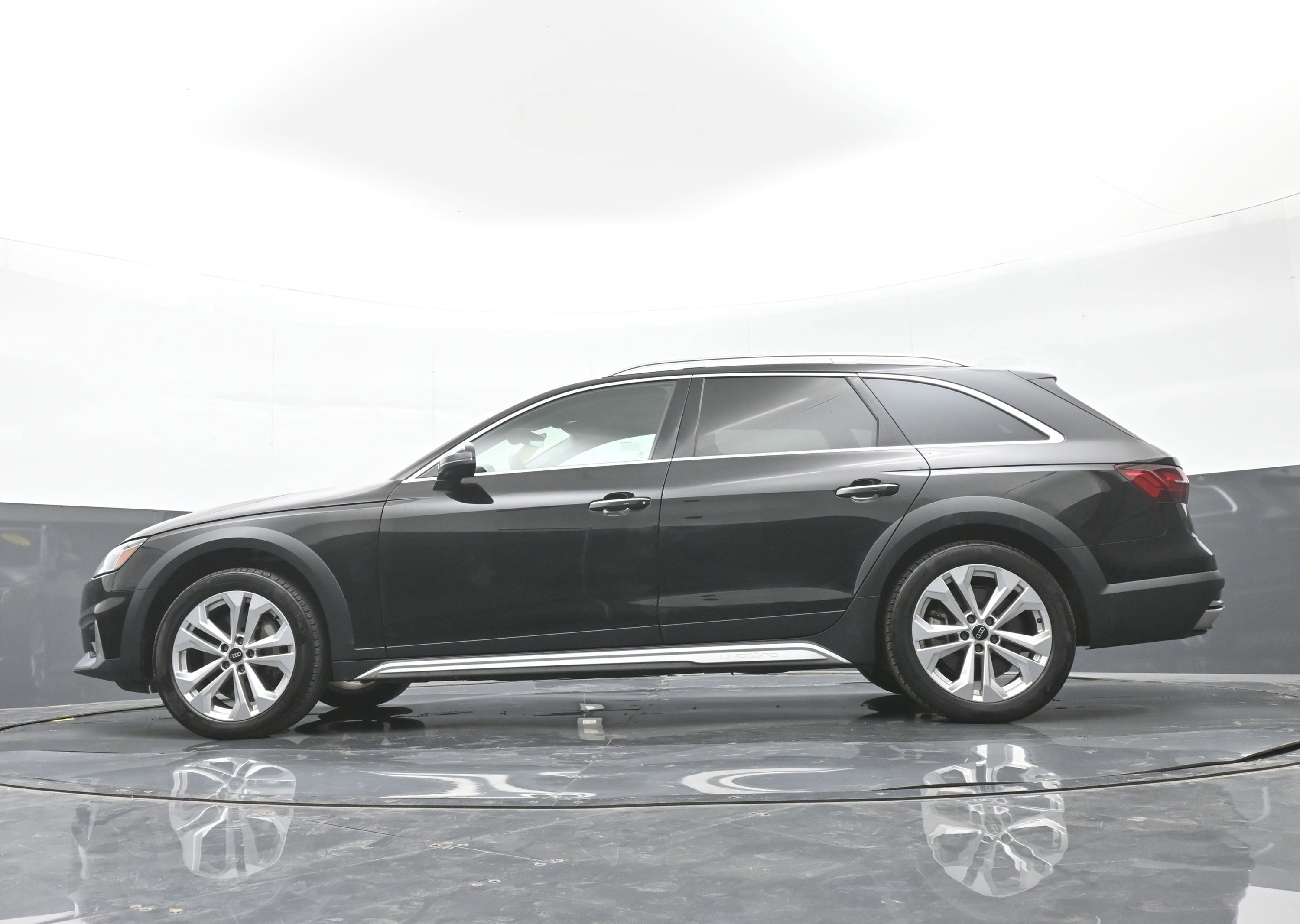 Used 2023 Audi A4 2.0T allroad Premium Plus w/ Premium Plus Package AWD/4WD image 43