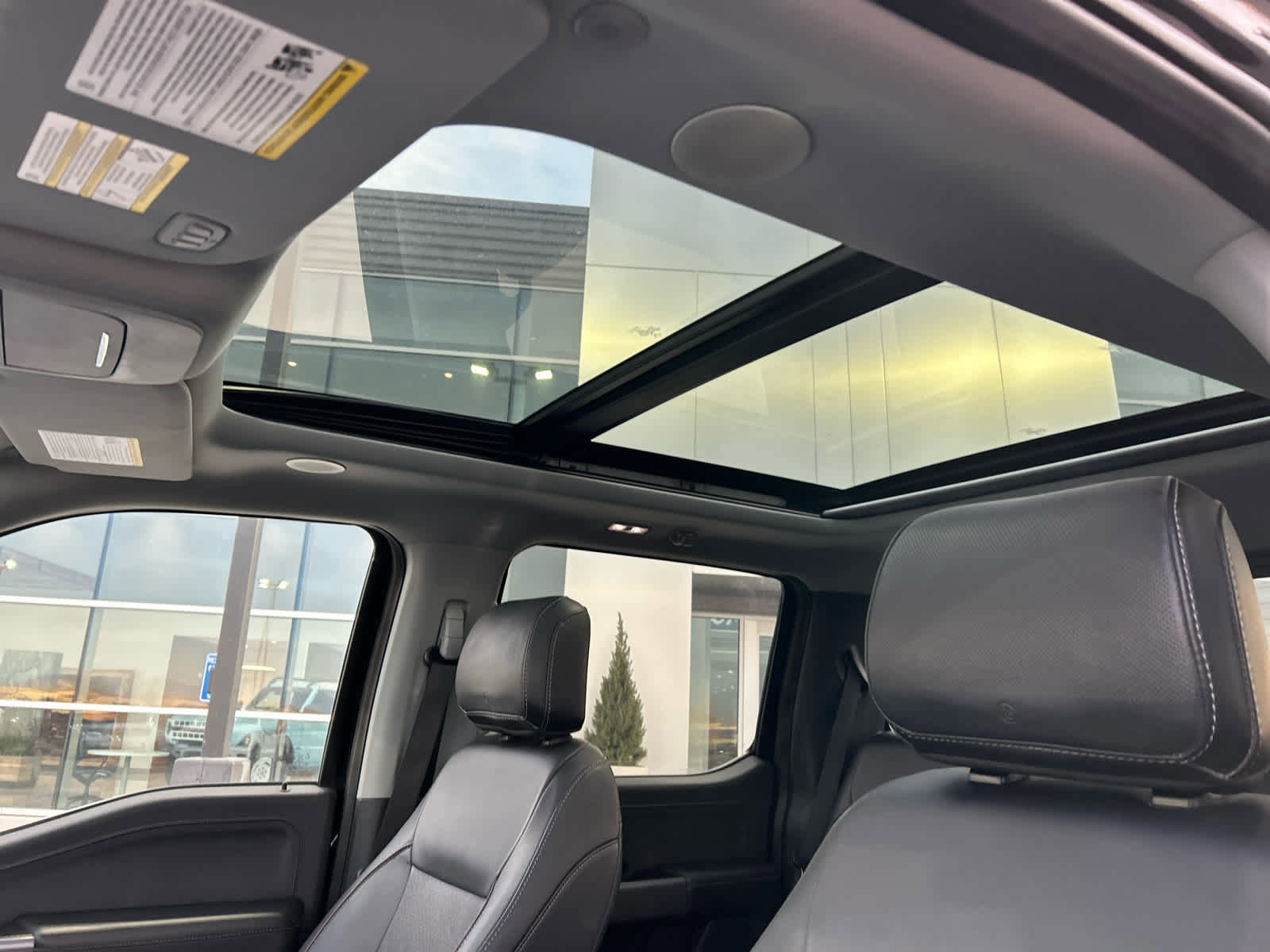 Certified 2022 Ford F150 Lariat w/ Equipment Group 502A High image 29