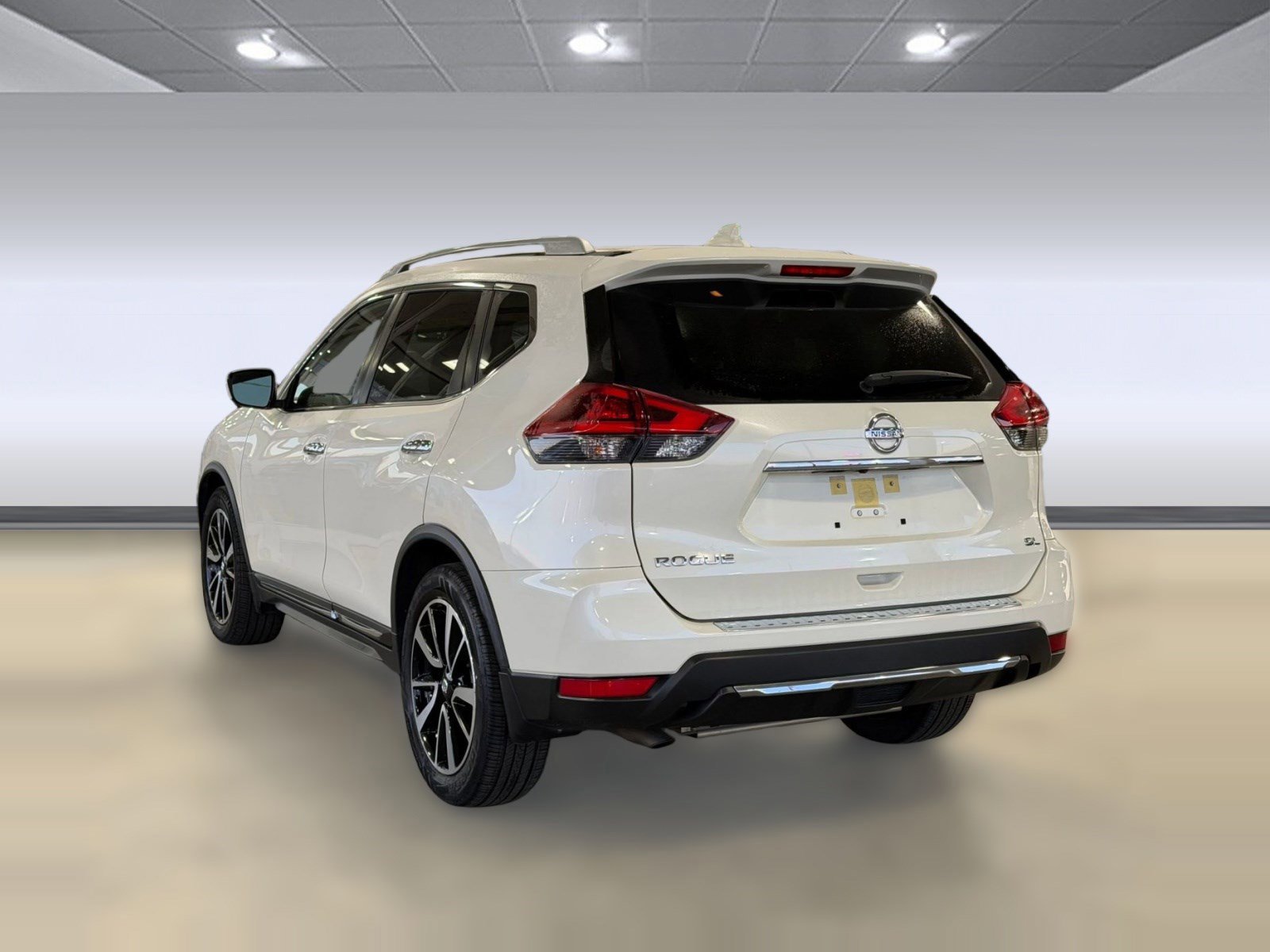 Used 2018 Nissan Rogue SL w/ Premium Package image 3