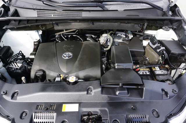 Used 2019 Toyota Highlander LE AWD/4WD image 17