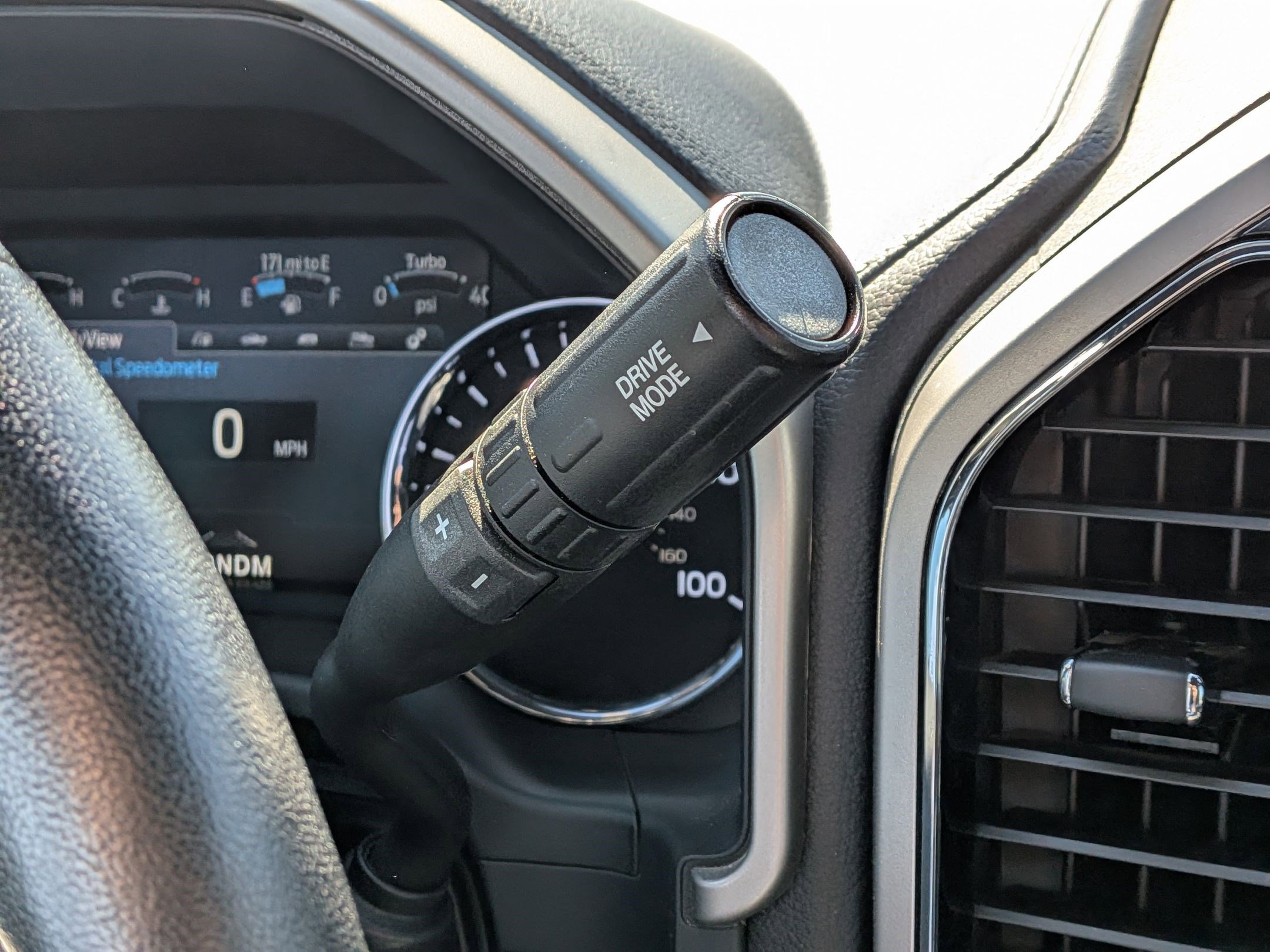 Certified 2022 Ford F350 Lariat w/ Tremor Off-Road Package image 26