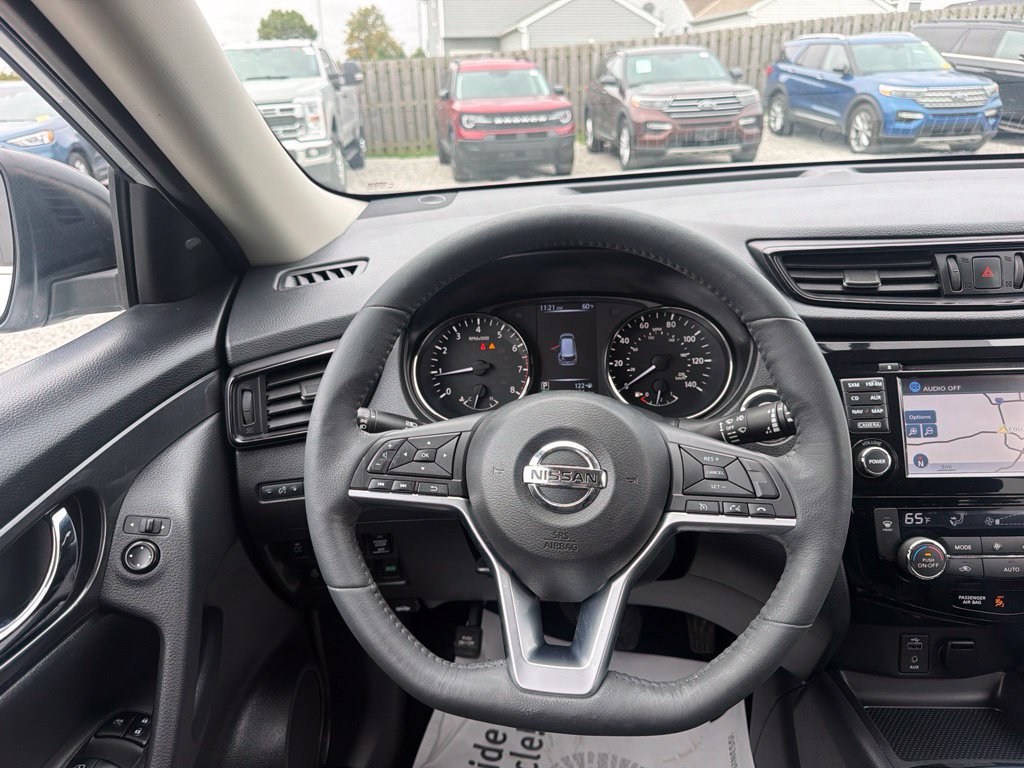 Used 2017 Nissan Rogue SV w/ SV Premium Package AWD/4WD image 19