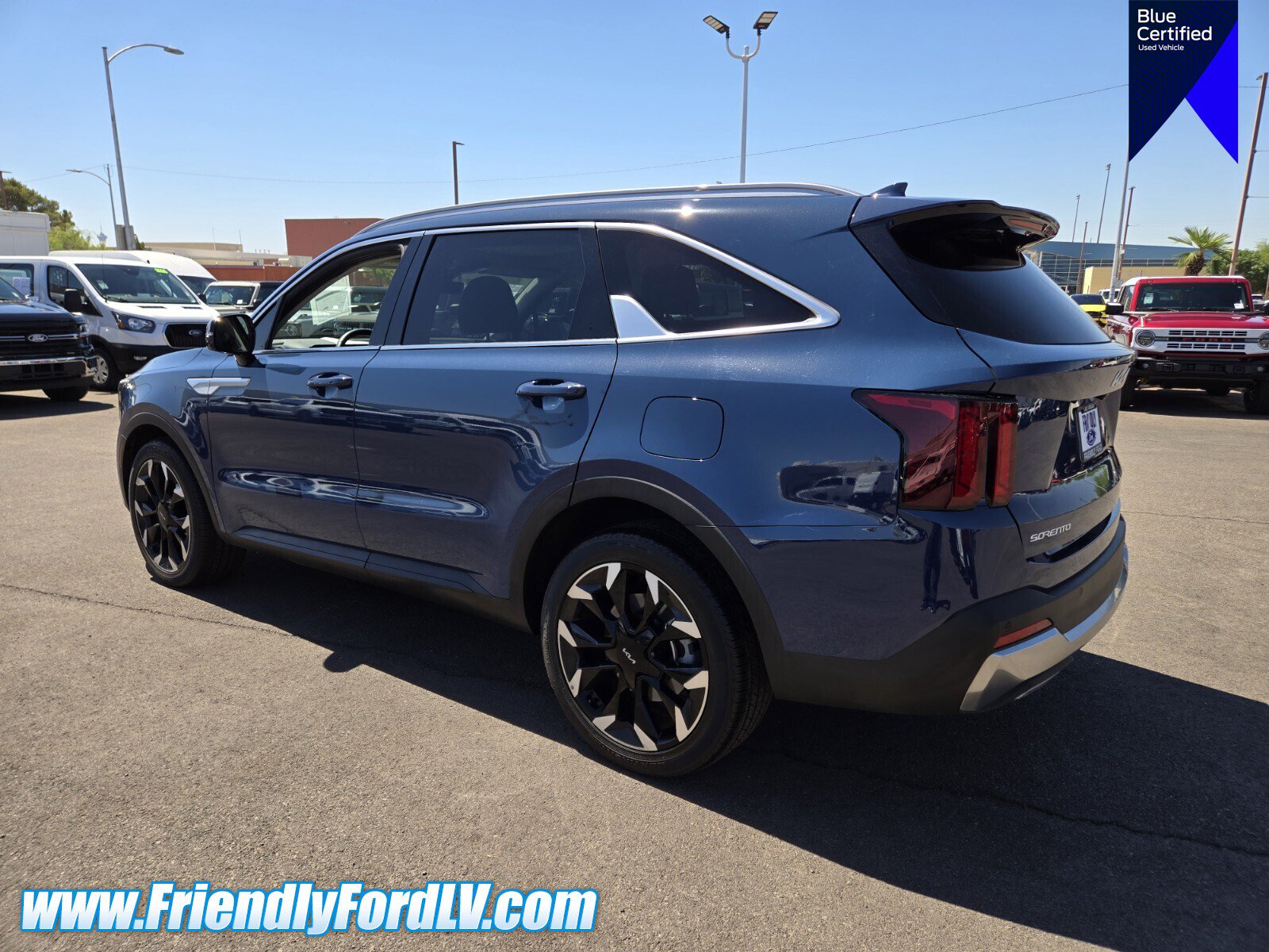 Used 2024 Kia Sorento EX w/ Panoramic Sunroof Package FWD image 4