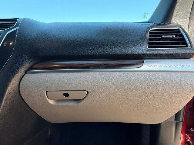 Certified 2019 Ford Explorer Limited w/ Ford Safe & Smart Package image 31