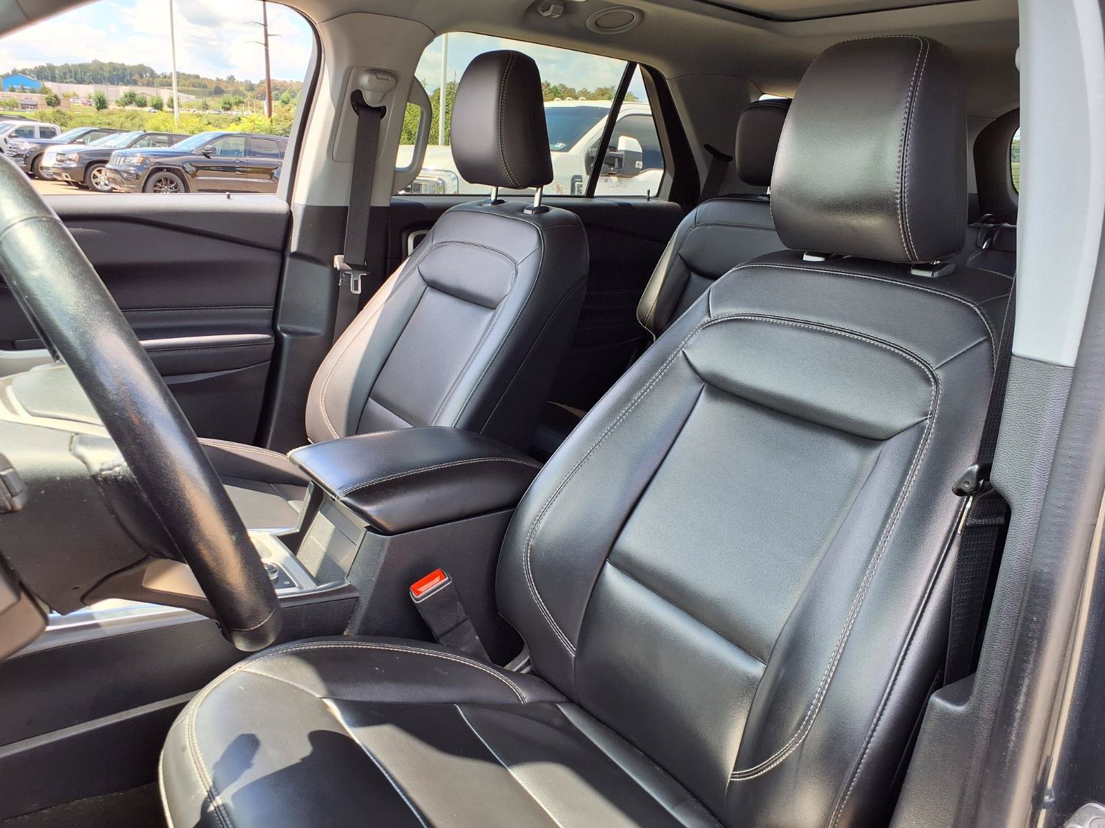 Certified 2022 Ford Explorer XLT w/ Equipment Group 202A AWD/4WD image 7