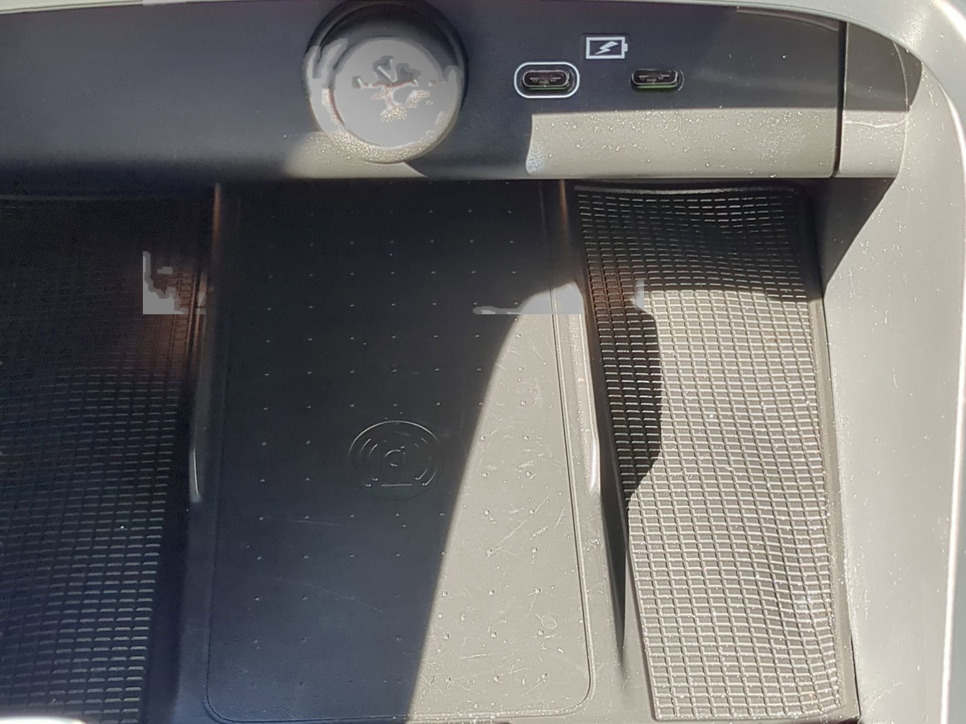 Used 2023 Volvo XC40 B5 Plus image 54