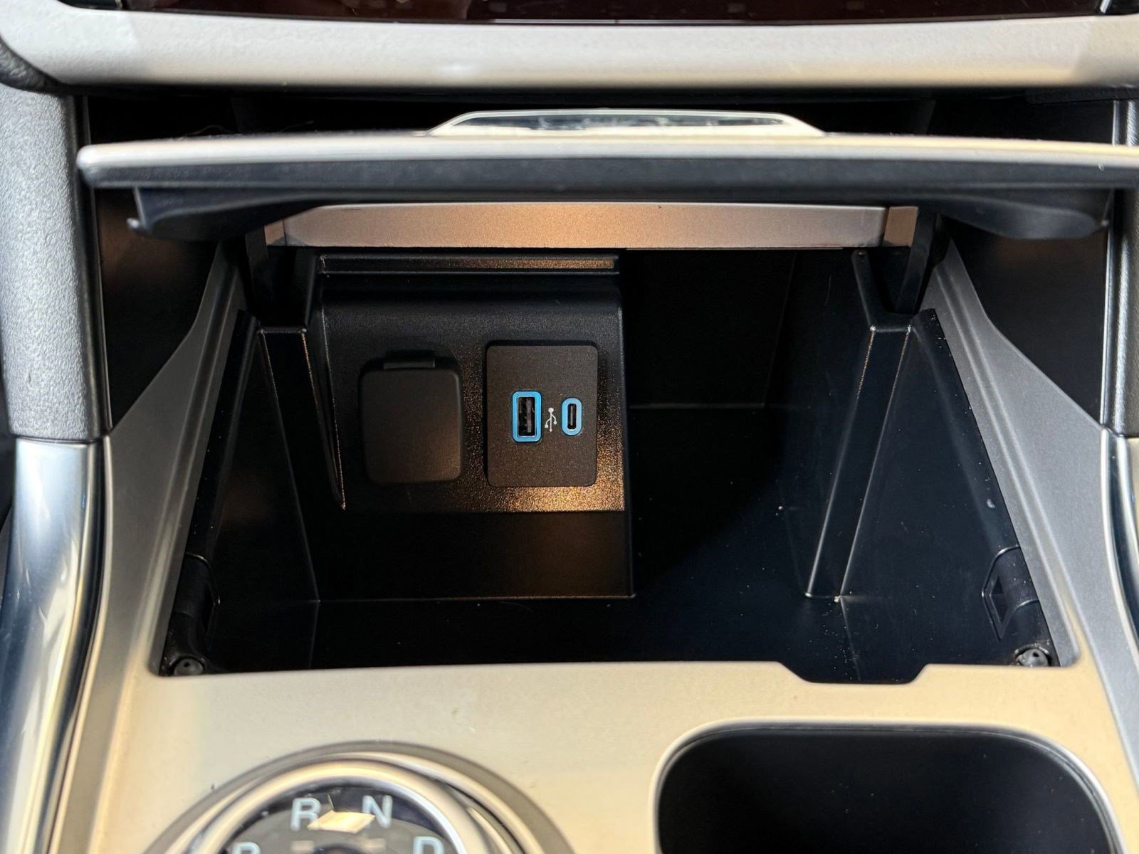 Certified 2022 Ford Explorer XLT w/ Equipment Group 202A image 28