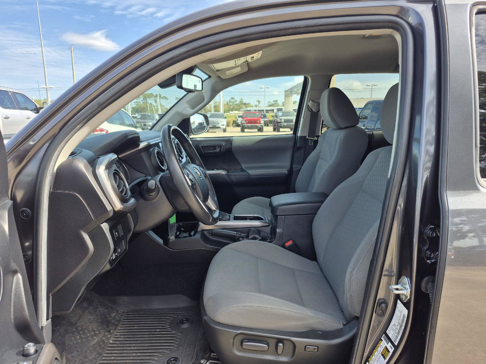 Used 2022 Toyota Tacoma SR5 RWD image 2