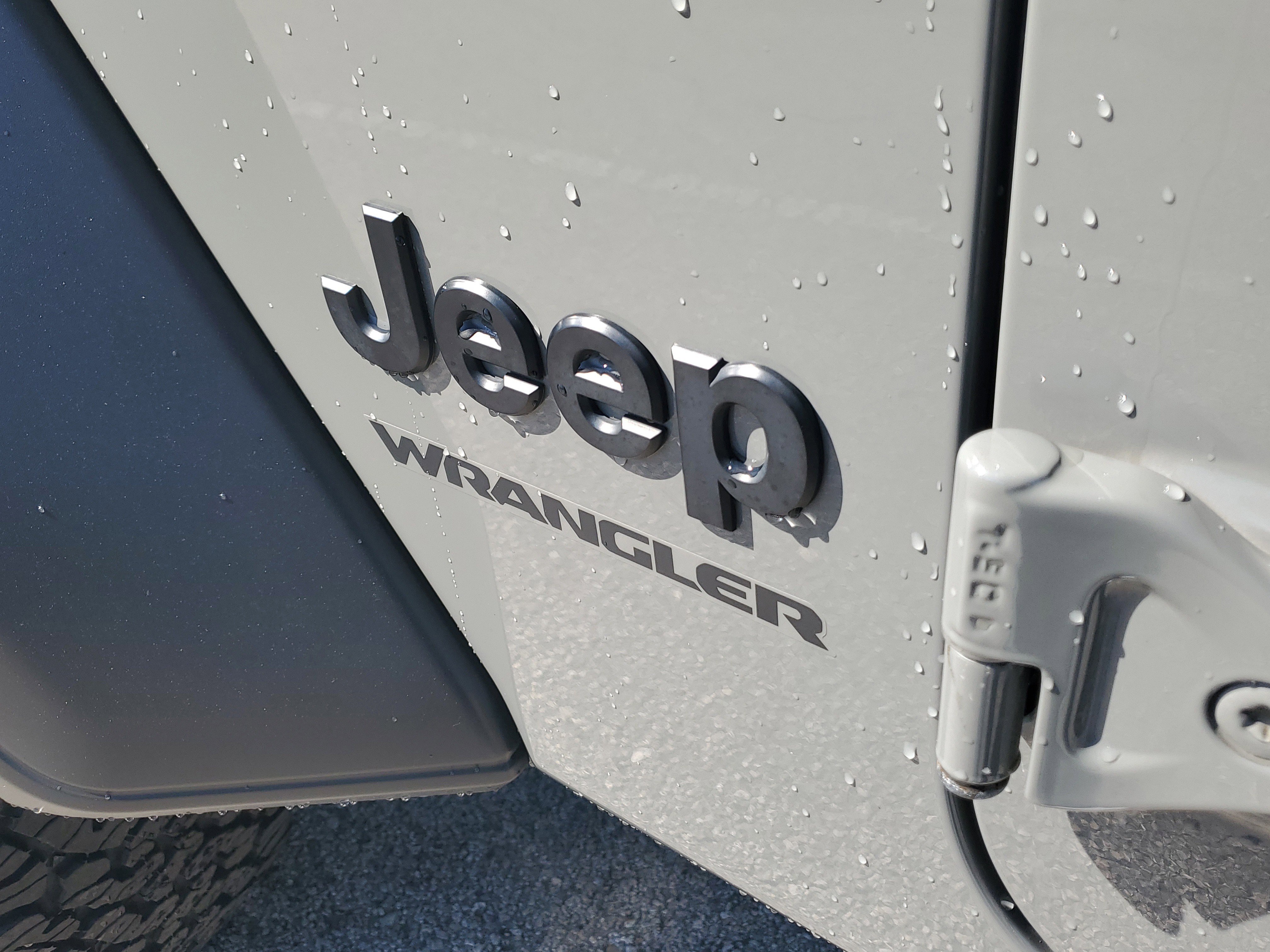 Used 2022 Jeep Wrangler Sport image 9