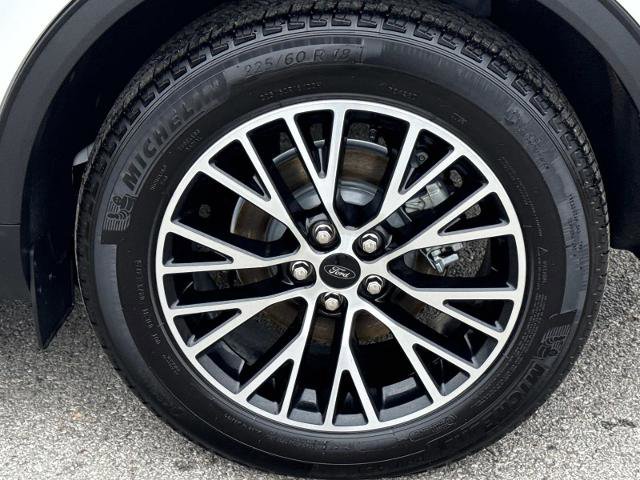 Certified 2025 Ford Escape SE image 9