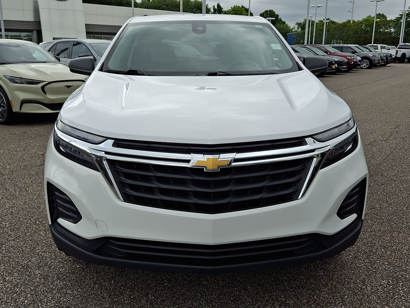 Used 2023 Chevrolet Equinox LS w/ LS Convenience Package FWD image 3