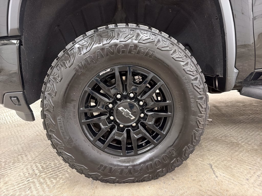 Used 2026 Chevrolet Silverado 2500 ZR2 AWD/4WD image 14