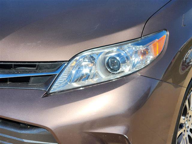 Used 2020 Toyota Sienna XLE Premium FWD image 7