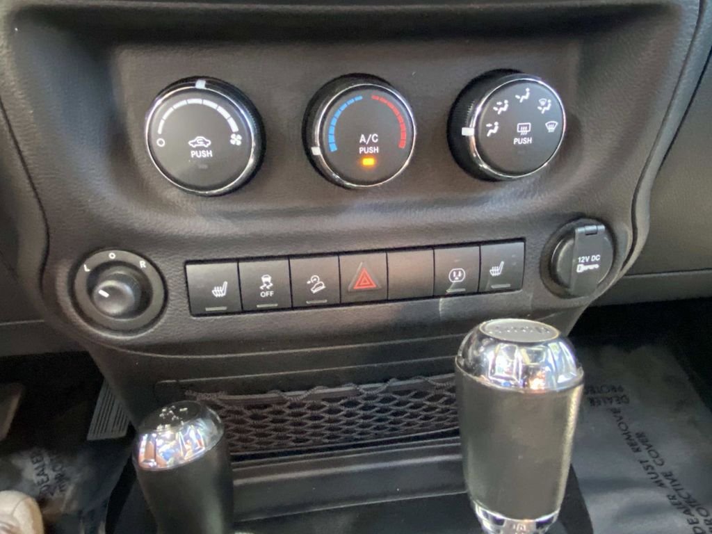 Used 2018 Jeep Wrangler Unlimited Sahara AWD/4WD image 24