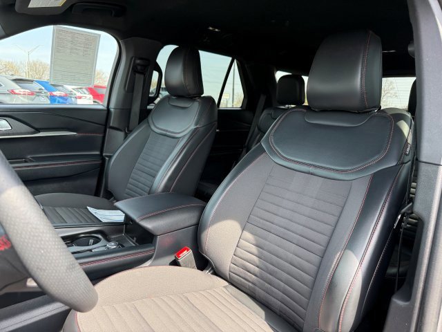 Certified 2025 Ford Explorer ST-Line w/ ST-Line Street Pack image 16