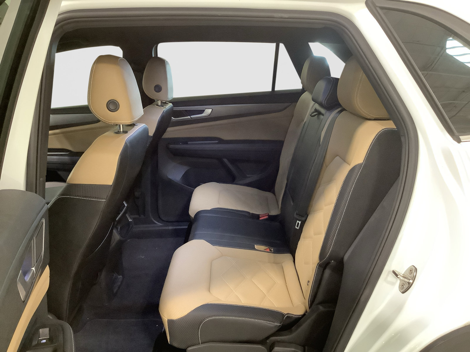 Used 2024 Volkswagen Atlas Cross Sport SE FWD image 18